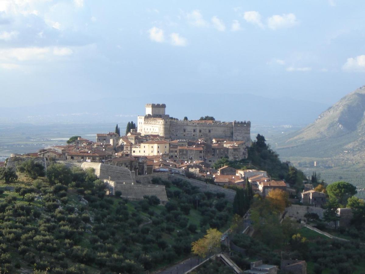 B&B Stazione Latina Sermoneta Buitenkant foto