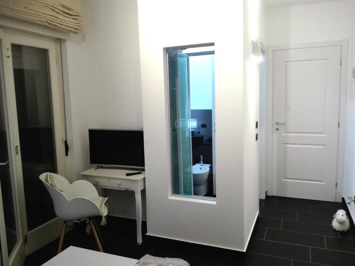 B&B Stazione Latina Sermoneta Buitenkant foto